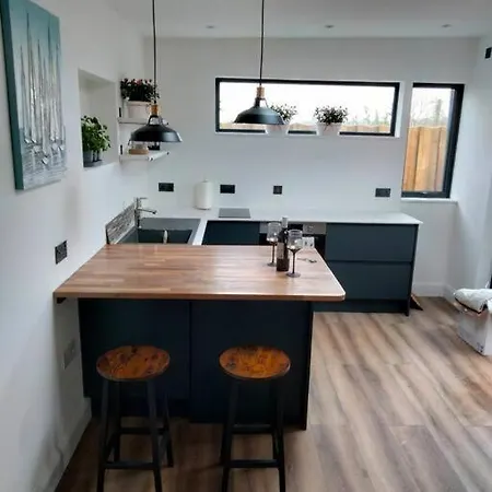 Apartamento Modern Cosy Walking Distance To Many Cove Beaches And Coast Path Walks As Well As The Famous Helford River
