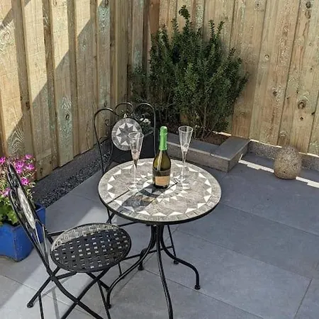 Apartamento Modern Cosy Walking Distance To Many Cove Beaches And Coast Path Walks As Well As The Famous Helford River *